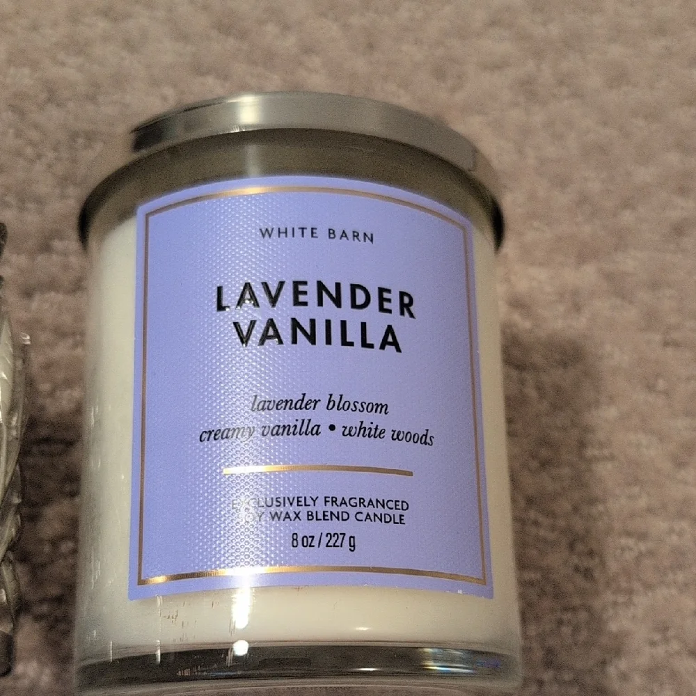 White Barn Lavender Vanilla Candle with Silver Leaf Design Candle Holder NWT - Picture 2 of 5
